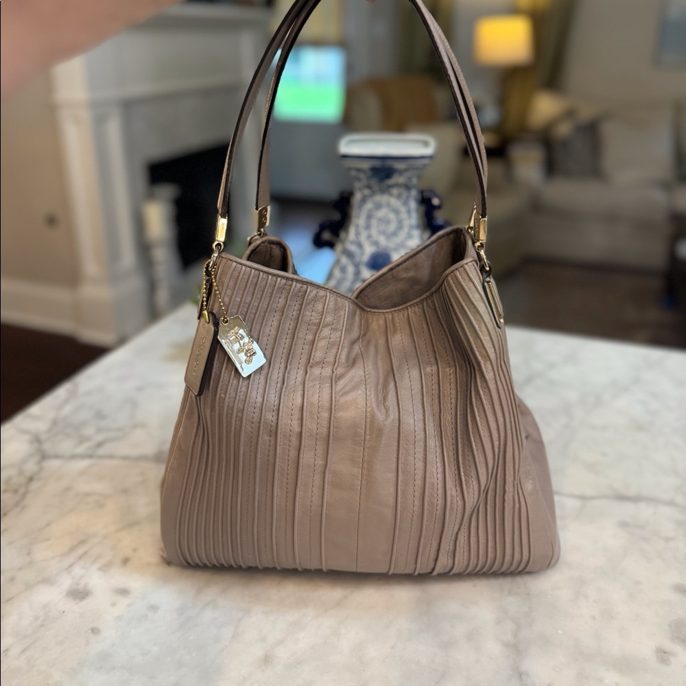 🩶COACH MADISON PINTUCK LEATHER PHOEBE BAG!